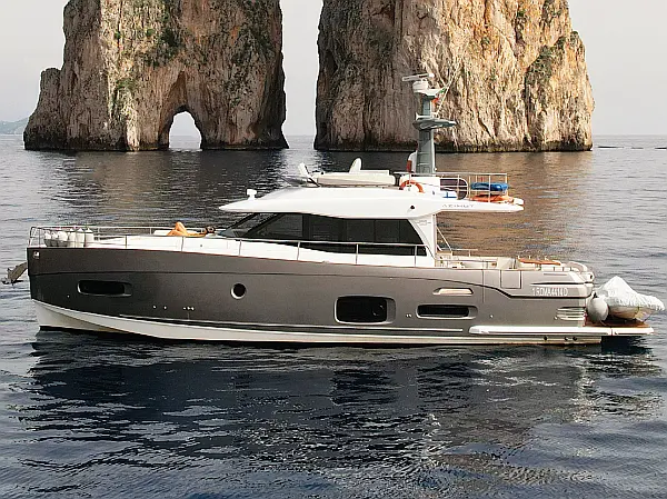 Azimut Magellano 53